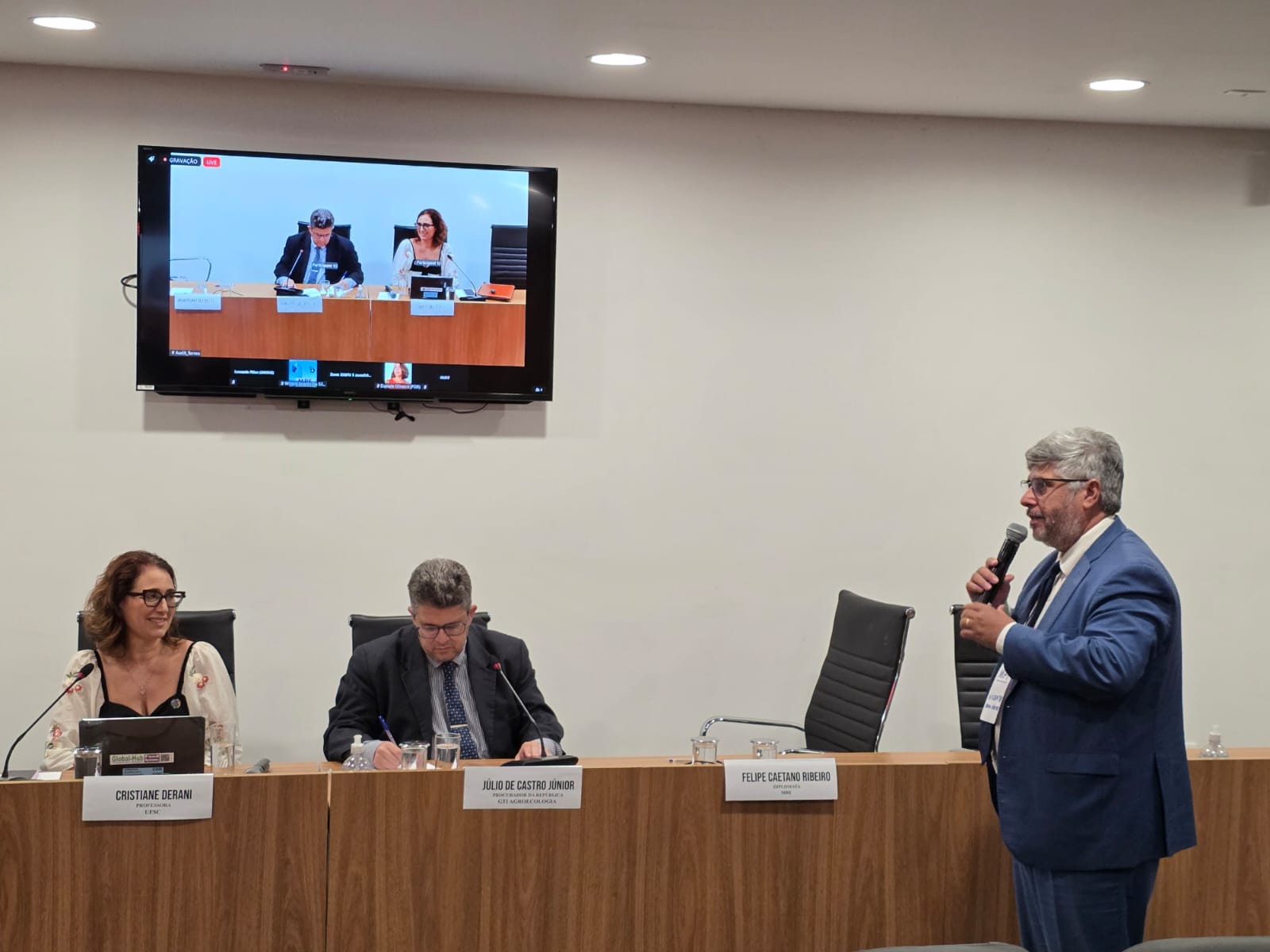 Perseguição na Embrapa e proteção à ciência entram no centro do debate sobre agrotóxicos em seminário do Ministério Público